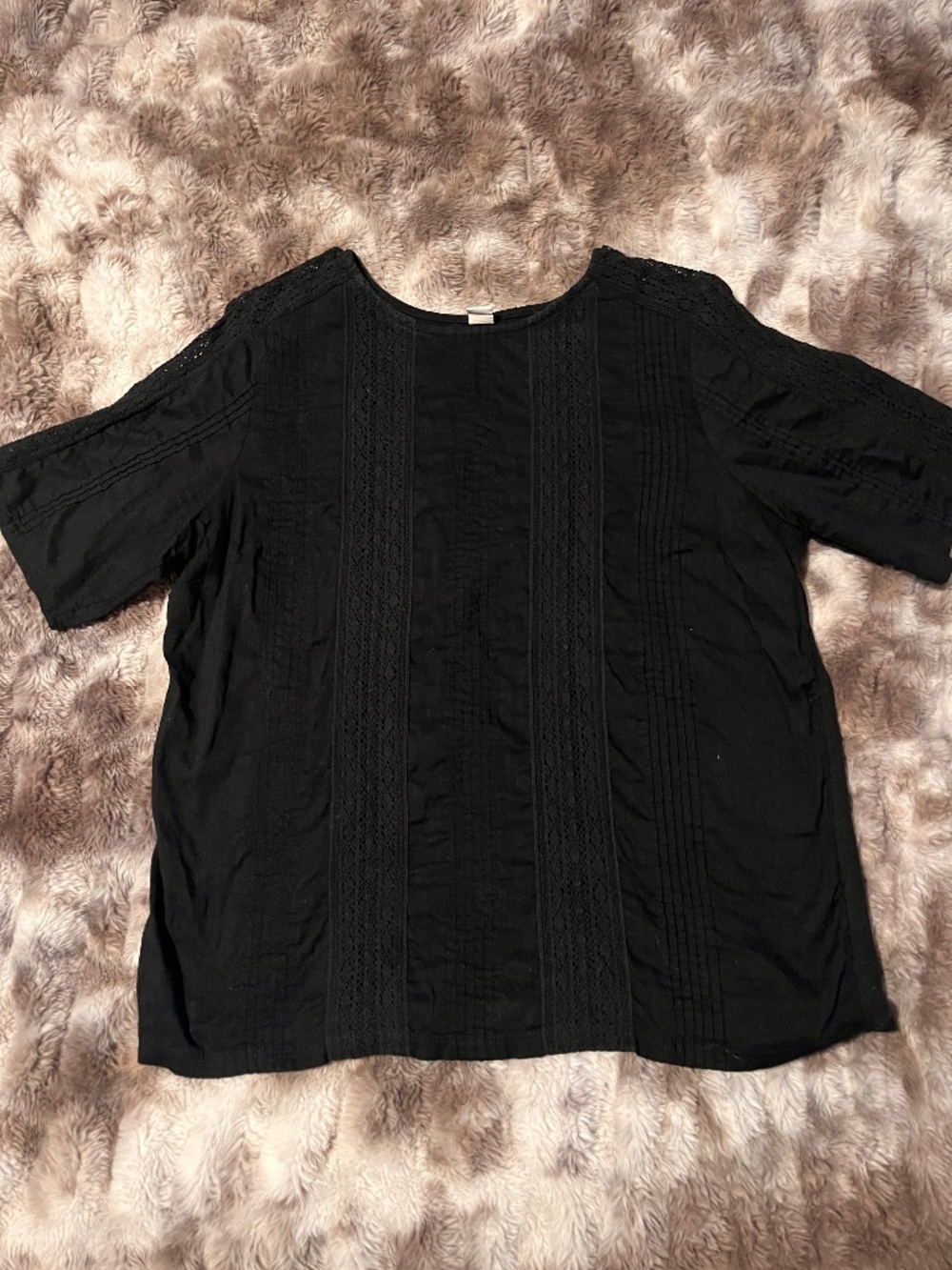 Old Navy Women's black short-sleeve blouse with lace inset panels | Good Conditi